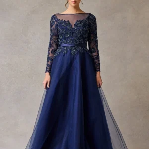 Vestido en Línea A de Tul con Manga Larga detalles de Encaje y Cristales Color Navy.